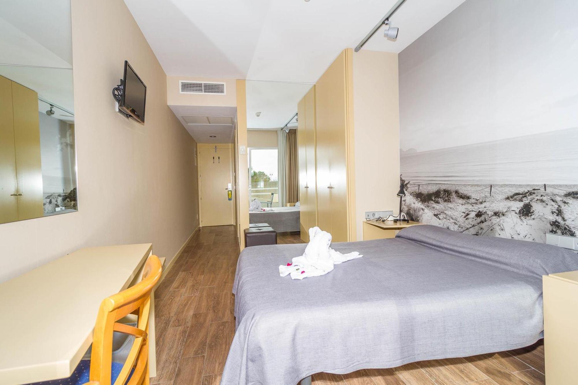 Eix Platja Daurada Hotel & Spa Кан Пикафорт Екстериор снимка